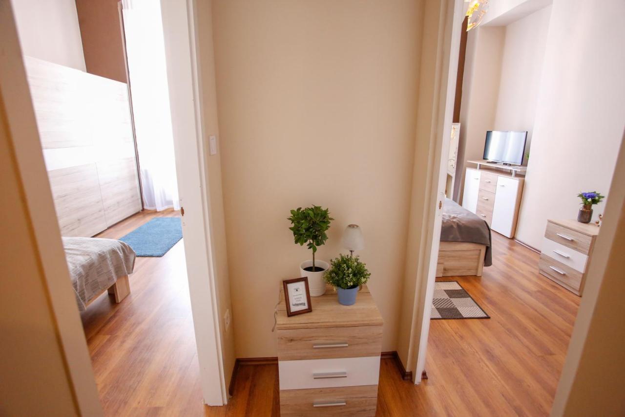 Uránia Apartmanház Eger Exterior foto