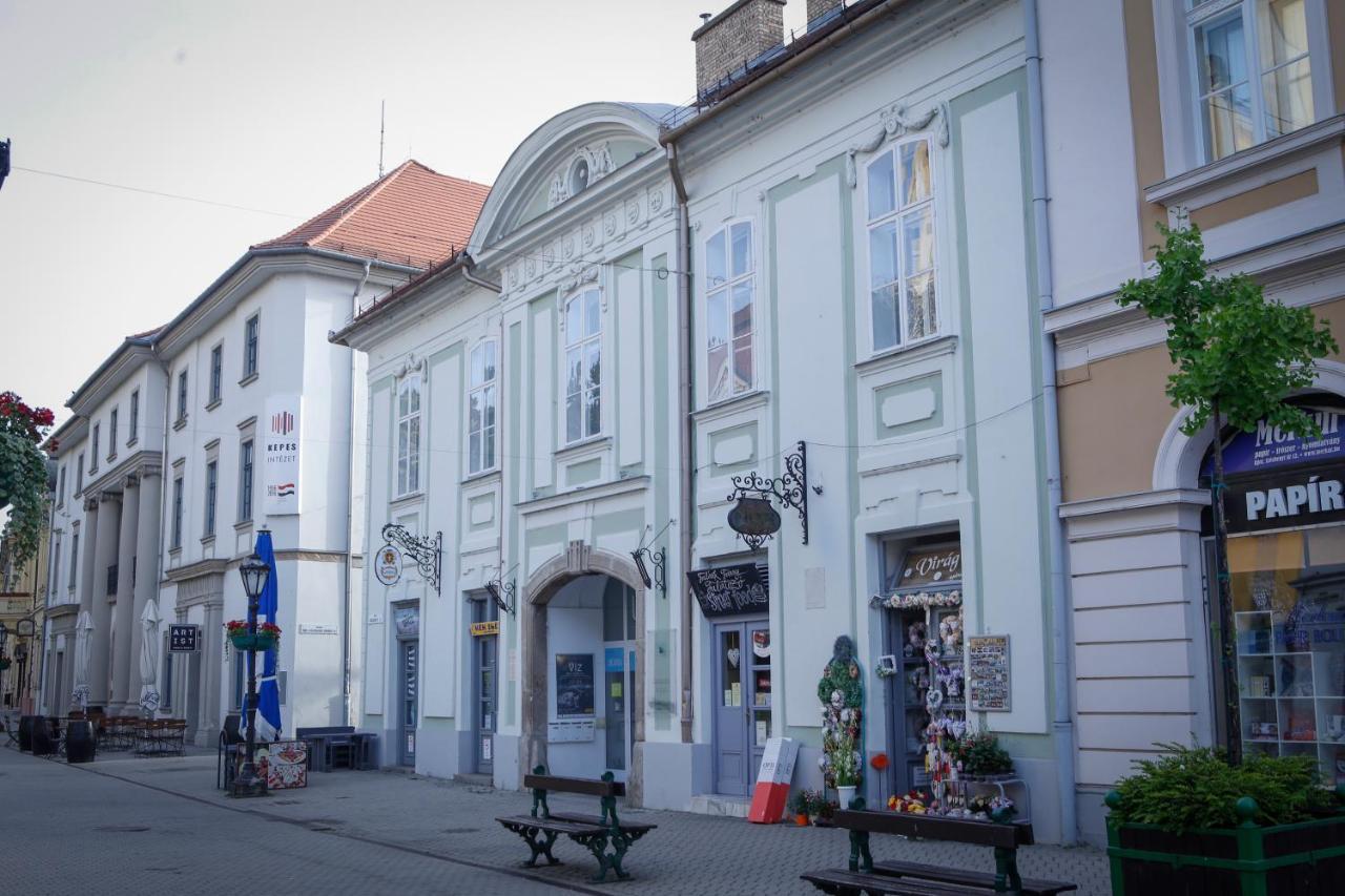 Uránia Apartmanház Eger Exterior foto