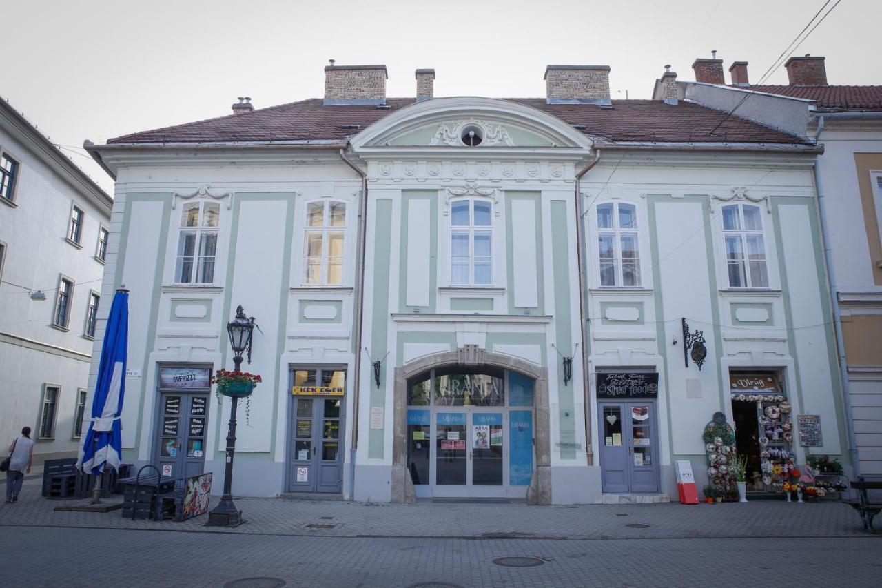 Uránia Apartmanház Eger Exterior foto